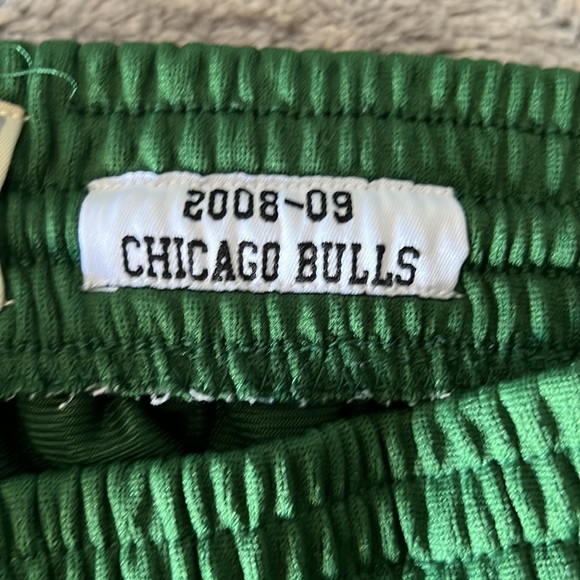 Mitchell & Ness Large Chicago Bulls 2008-2009 Basketball Shorts - Picture 3 of 3